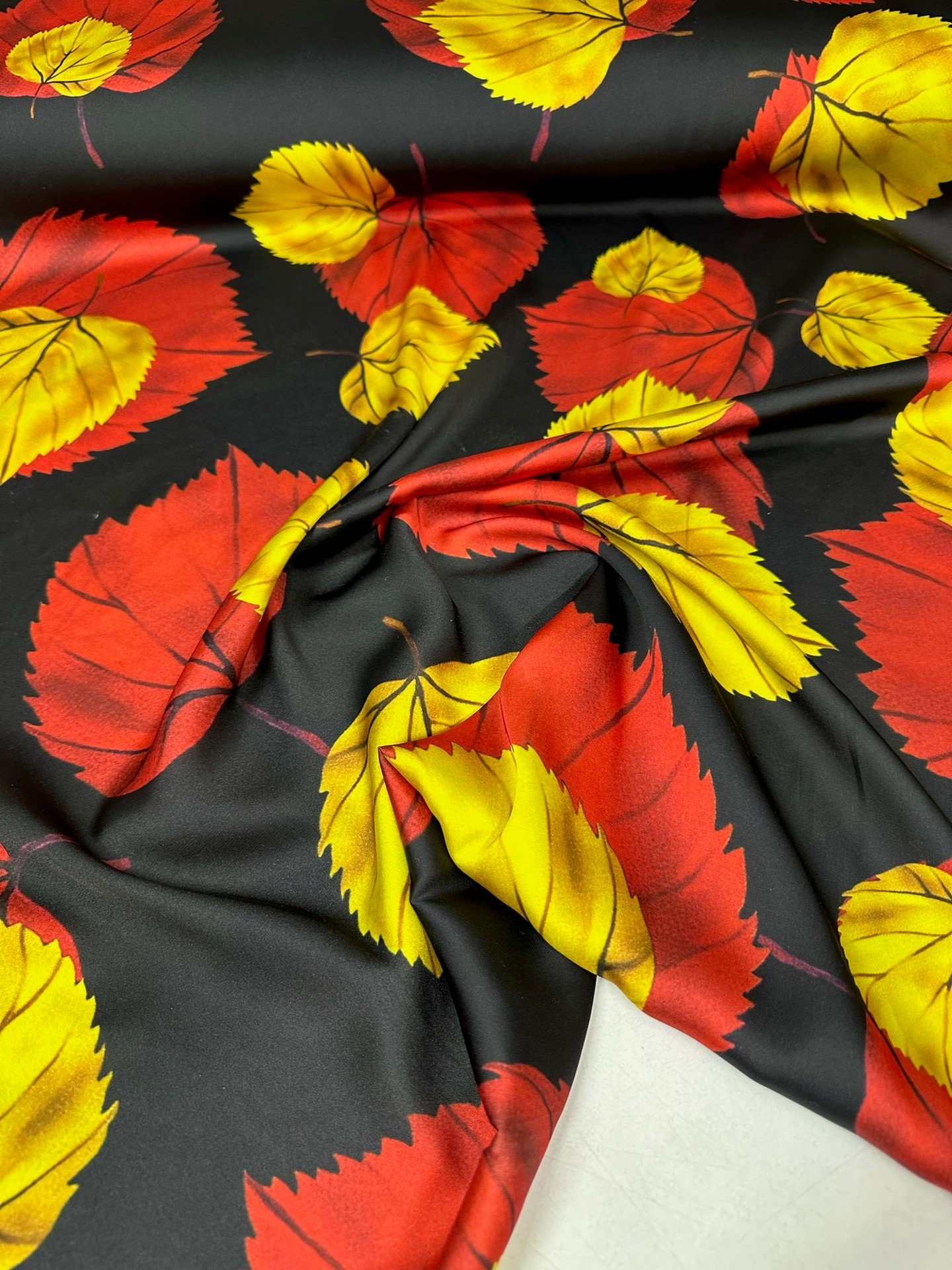 Yaprak Desen Elbiselik Gömleklik Krep Kumaş