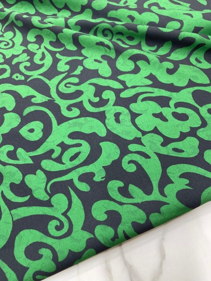 Yeşil Nakış Desen Elbiselik Gömleklik Krep Kumaş