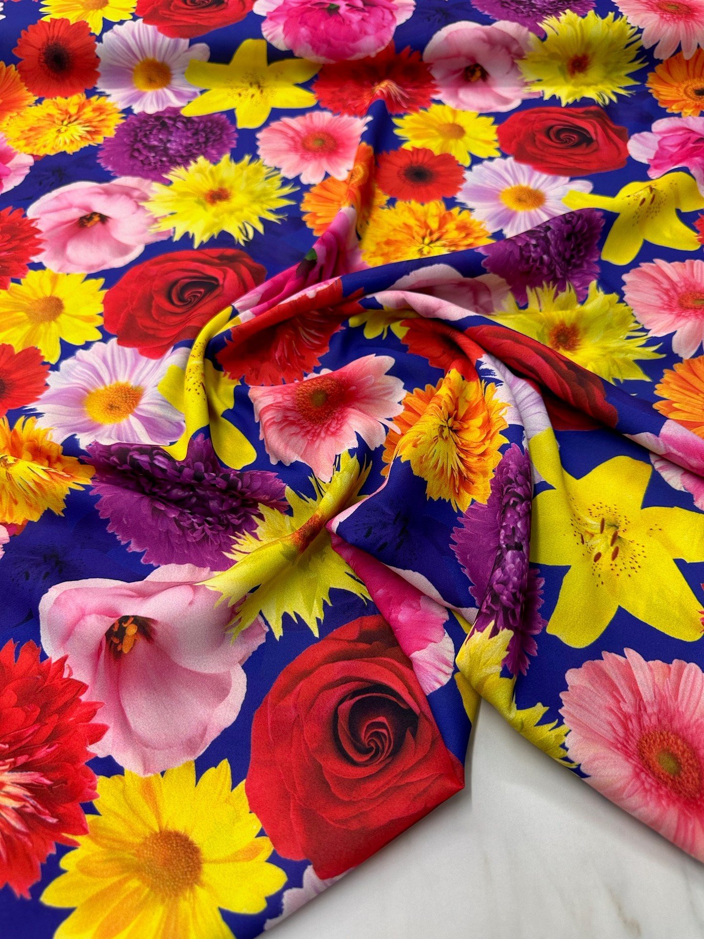 Çiçek Bahçesi Desen Elbiselik Gömleklik Krep Kumaş