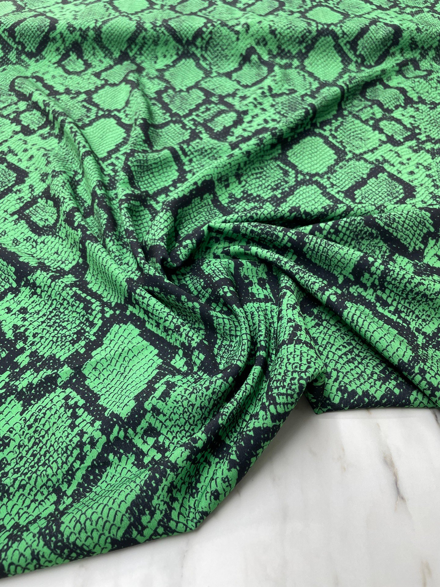 Yeşil Piton Desen Elbiselik Gömleklik Krep Kumaş
