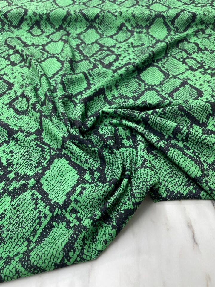 Yeşil Piton Desen Elbiselik Gömleklik Krep Kumaş