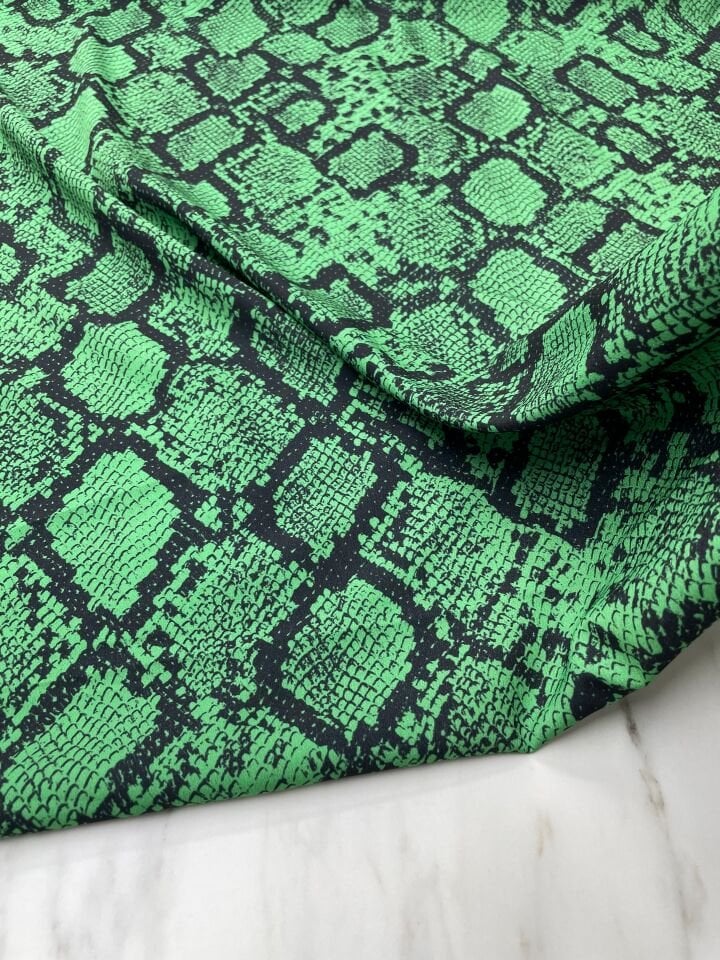 Yeşil Piton Desen Elbiselik Gömleklik Krep Kumaş