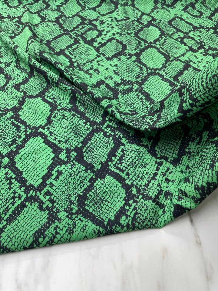 Yeşil Piton Desen Elbiselik Gömleklik Krep Kumaş