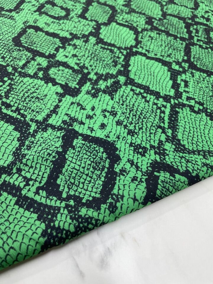 Yeşil Piton Desen Elbiselik Gömleklik Krep Kumaş