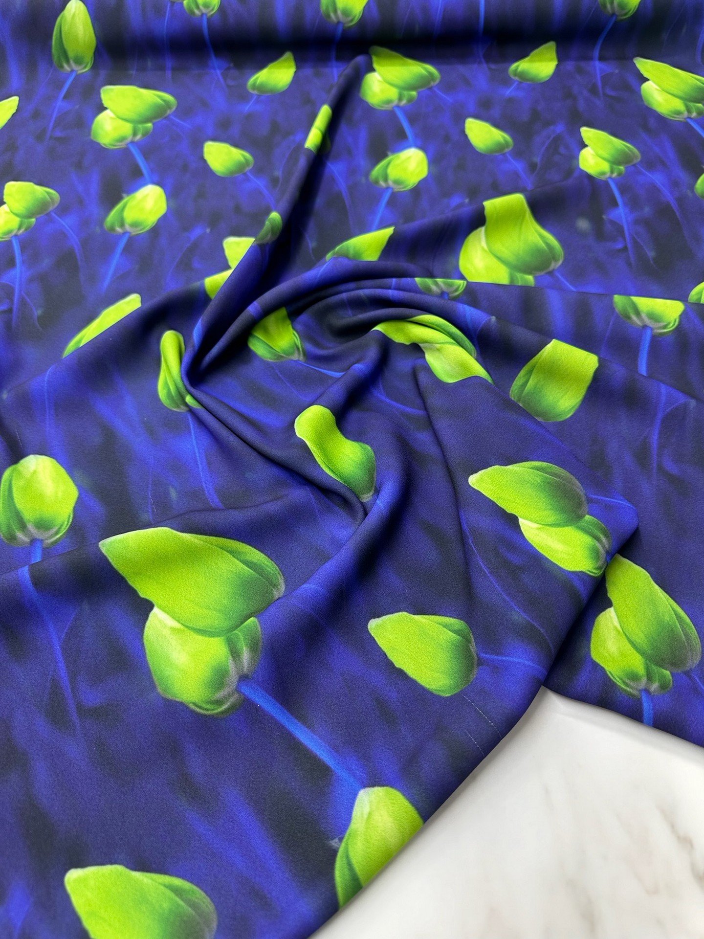 Yeşil Lale Desen Elbiselik Gömleklik Krep Kumaş