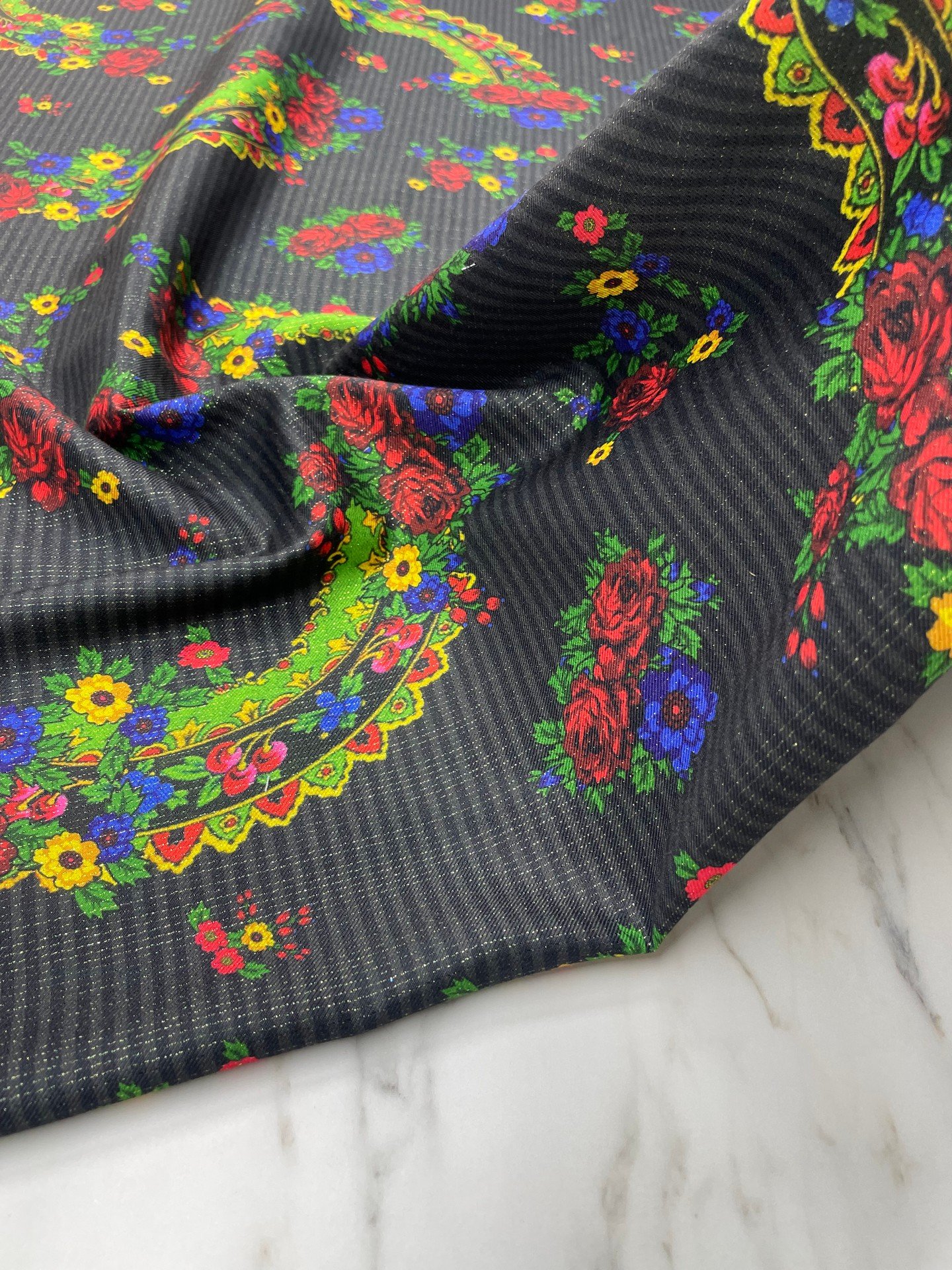 Altın Simli Türkmen Nakış Desen Elbiselik Keten Kumaş