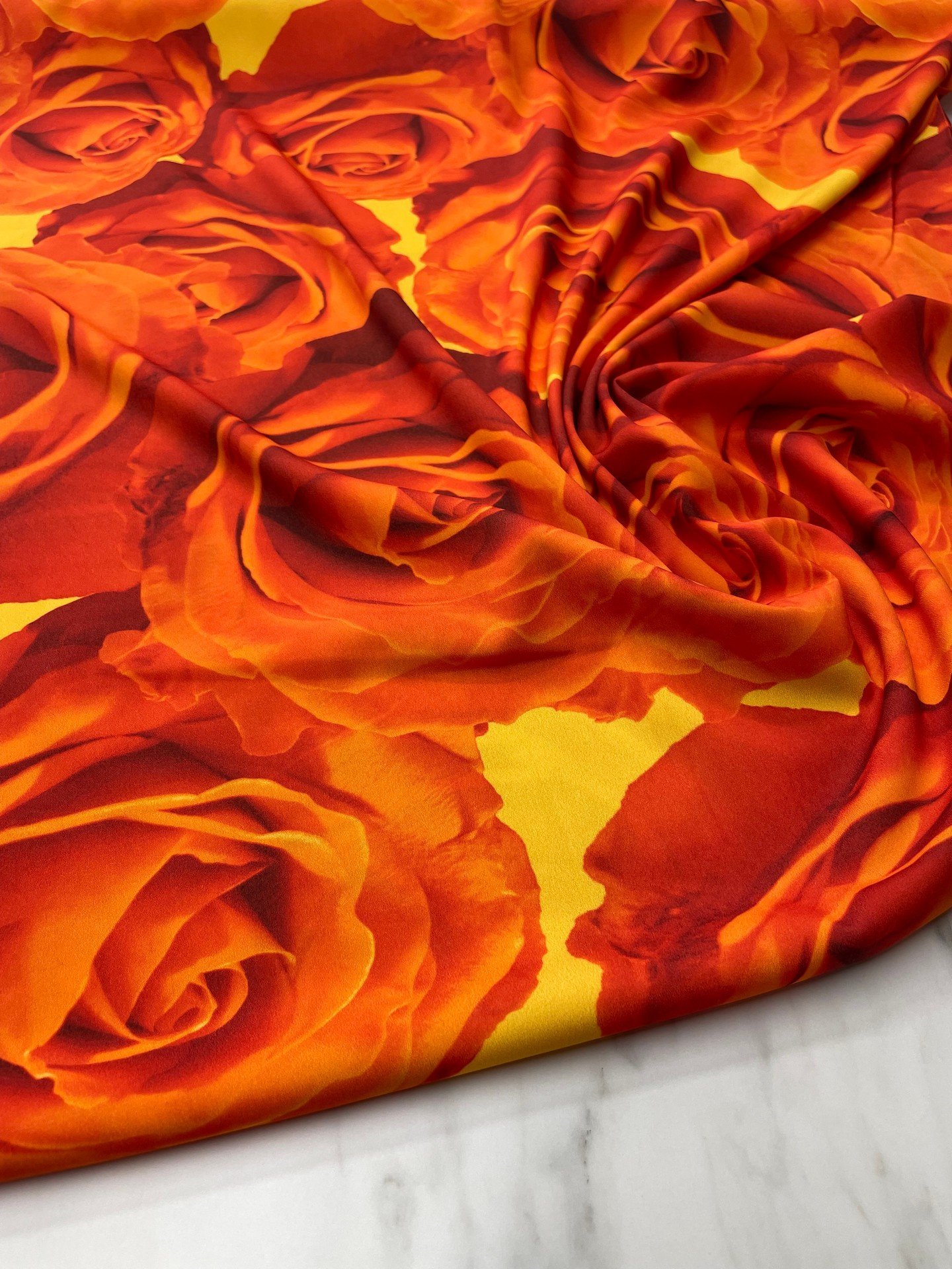 Turuncu Büyük Gül Desen Elbiselik Gömleklik Krep Kumaş