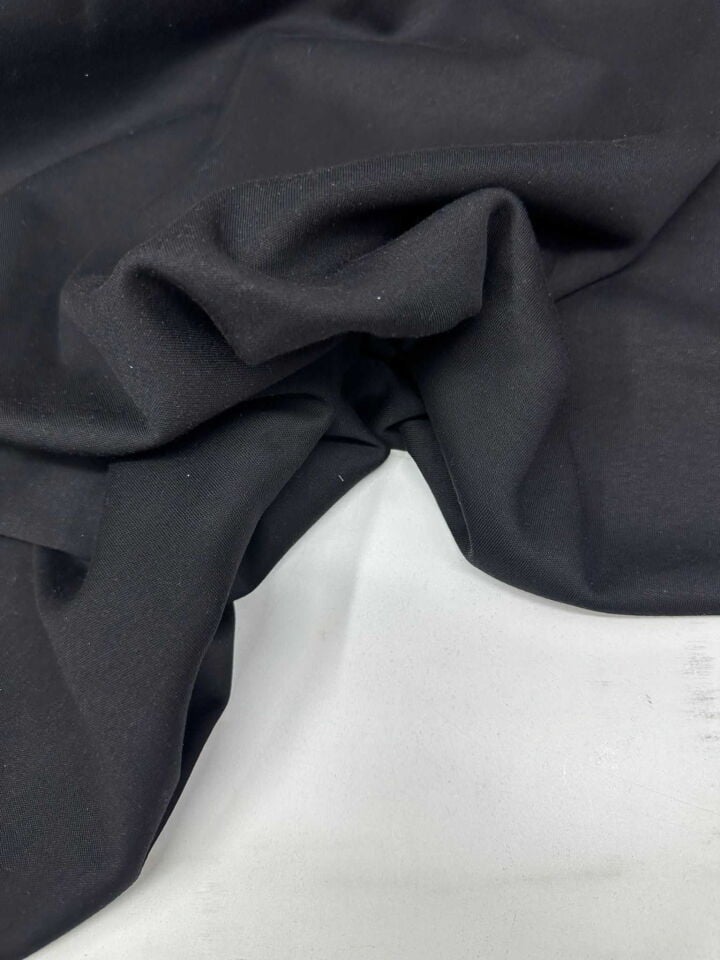 İki İplik Siyah Penye Yumuşak Dökümlü Akıcı Yapıya Sahip