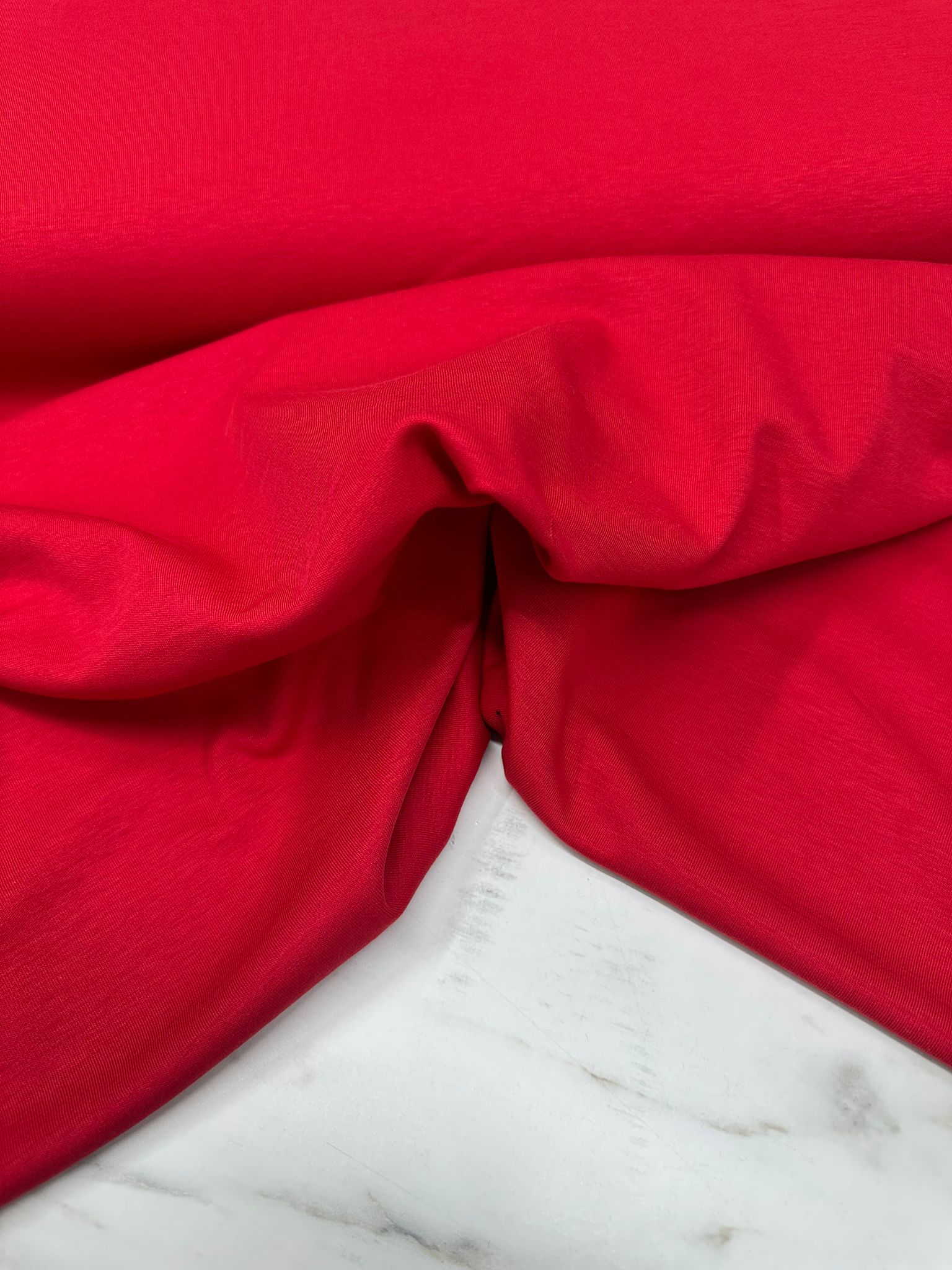 Kırmızı Renk İki İplik Penye Kumaş Yumuşak Dökümlü