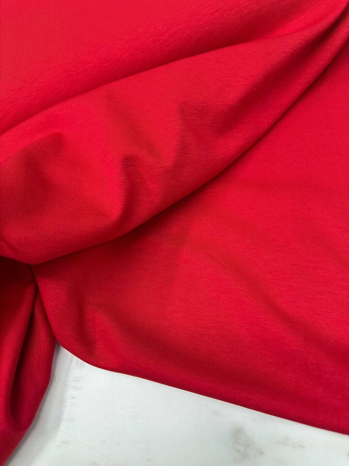 Kırmızı Renk İki İplik Penye Kumaş Yumuşak Dökümlü