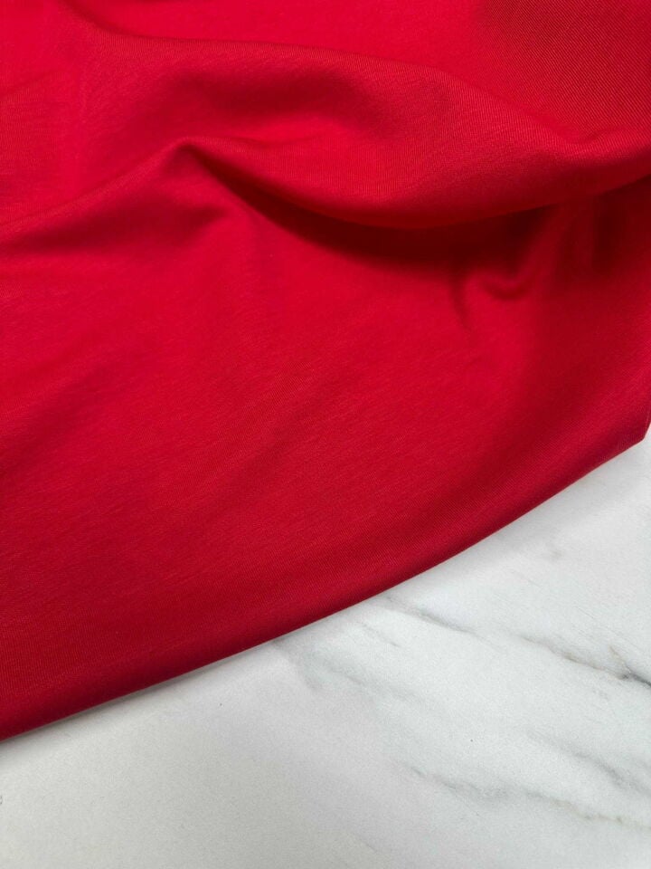 Kırmızı Renk İki İplik Penye Kumaş Yumuşak Dökümlü