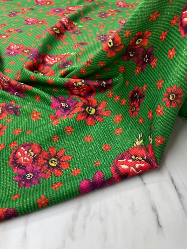 Altın Simli Yeşil Türkmen Desen Elbiselik Saten Kumaş