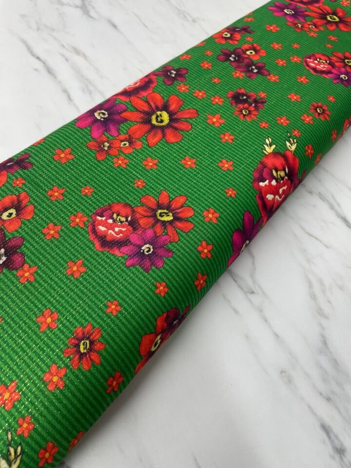 Altın Simli Yeşil Türkmen Desen Elbiselik Saten Kumaş