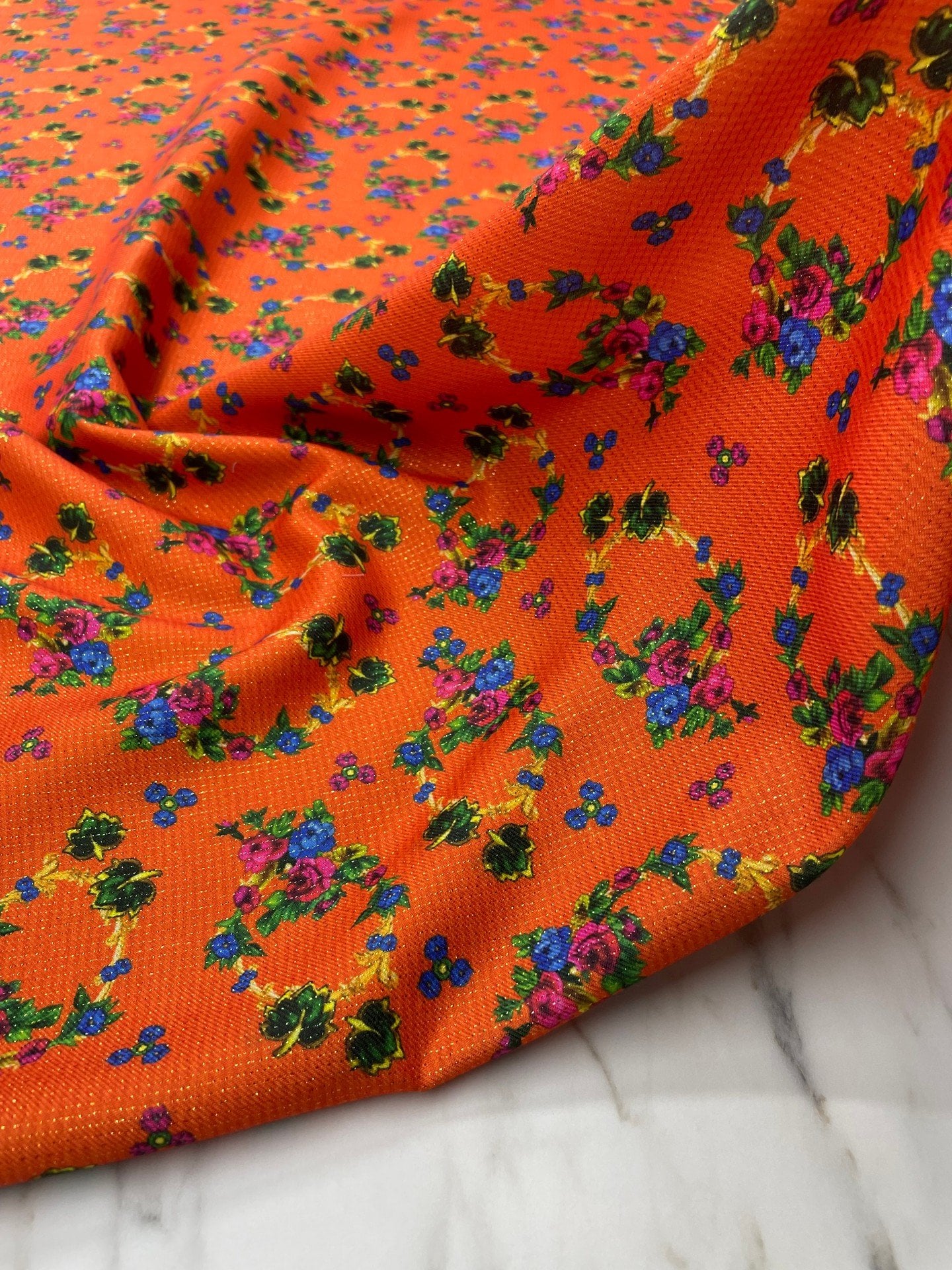 Altın Simli Çiçek Desen Elbiselik Keten Kumaş