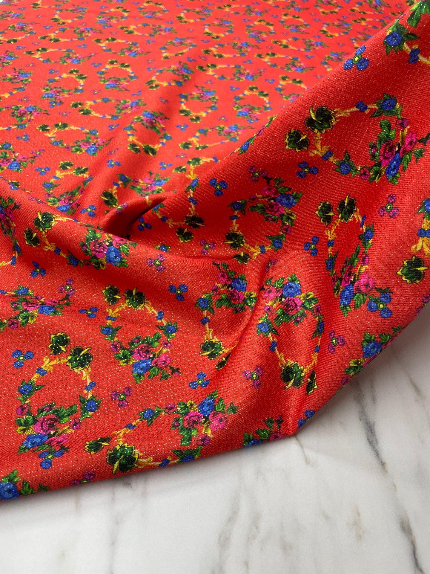 Altın Simli Çiçek Bahçesi Elbiselik Keten Kumaş