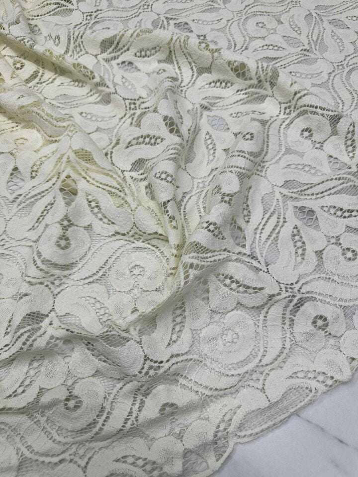 Krem Renk Örme Sarma Desen Dantel Kumaş Yumuşak Dökümlü