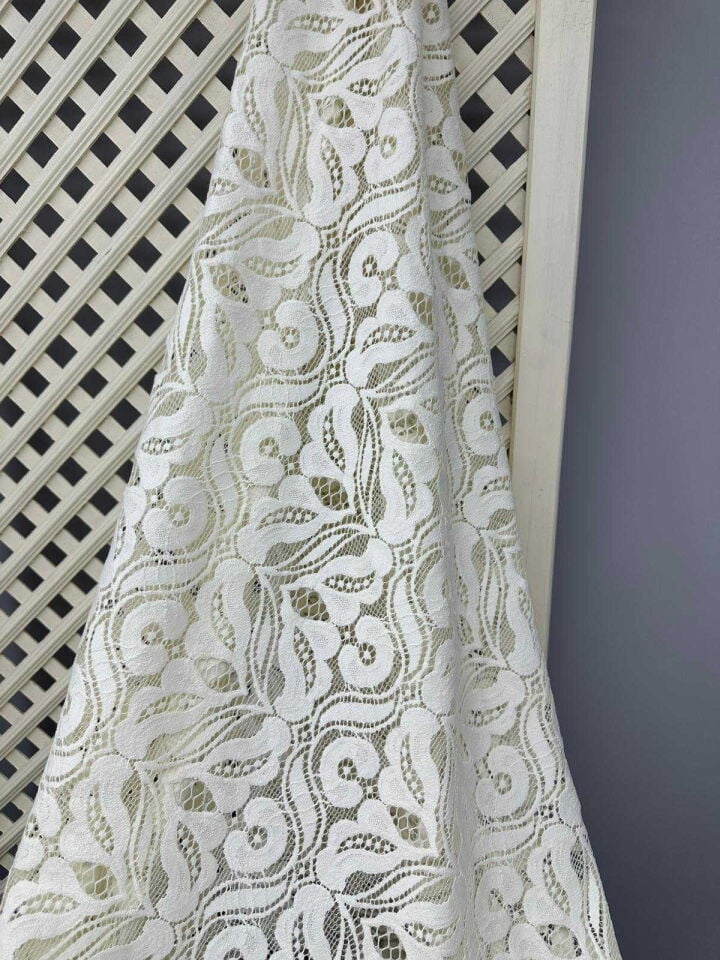 Krem Renk Örme Sarma Desen Dantel Kumaş Yumuşak Dökümlü