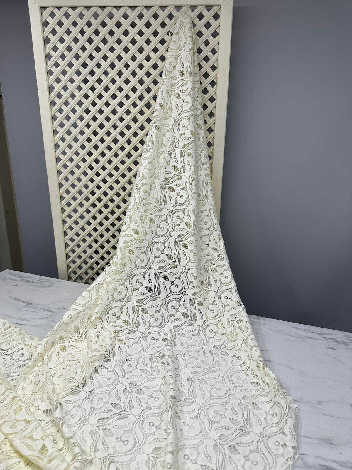 Krem Renk Örme Sarma Desen Dantel Kumaş Yumuşak Dökümlü