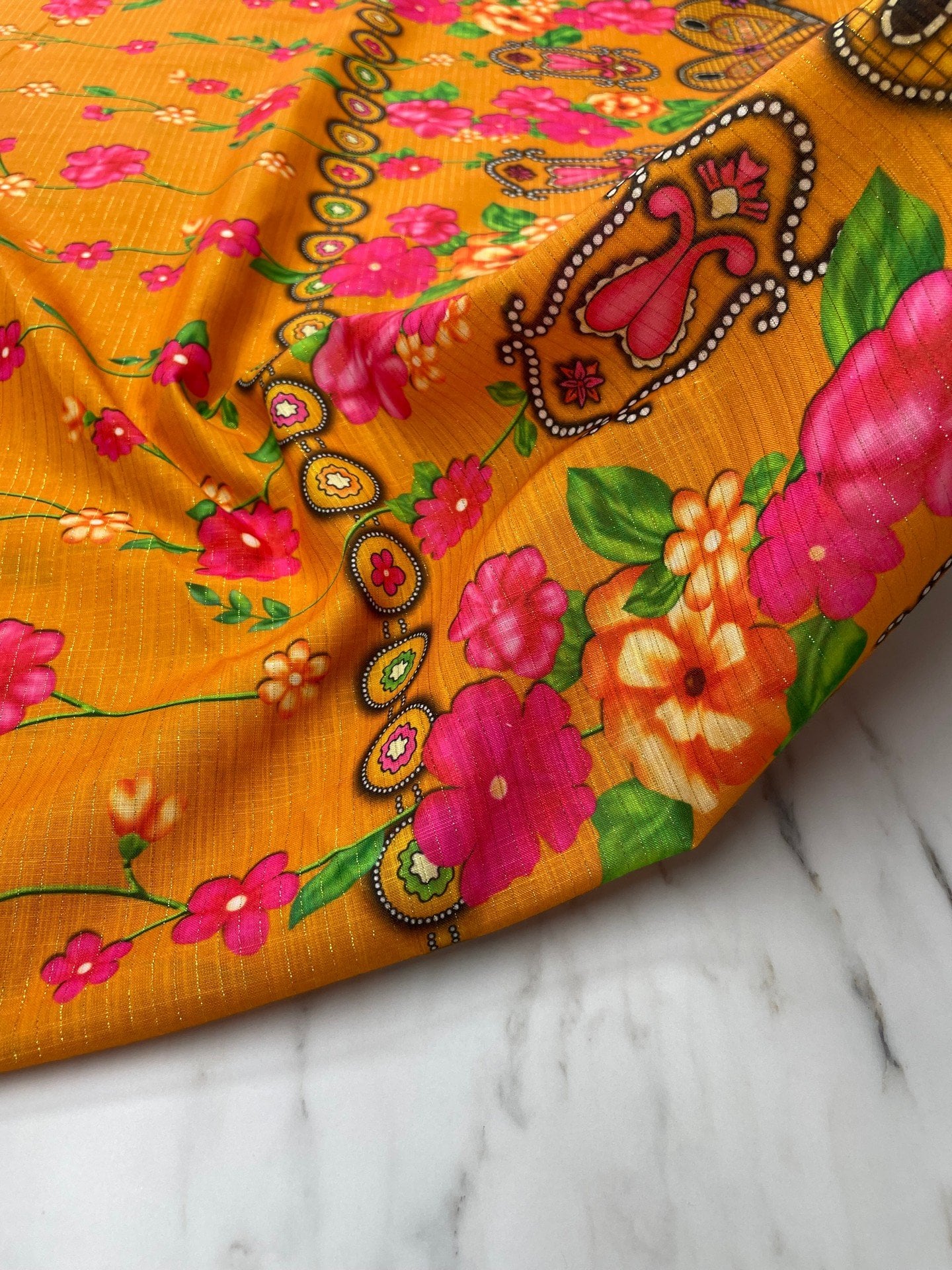 Altın Simli Otantik Desen Elbiselik Keten Kumaş