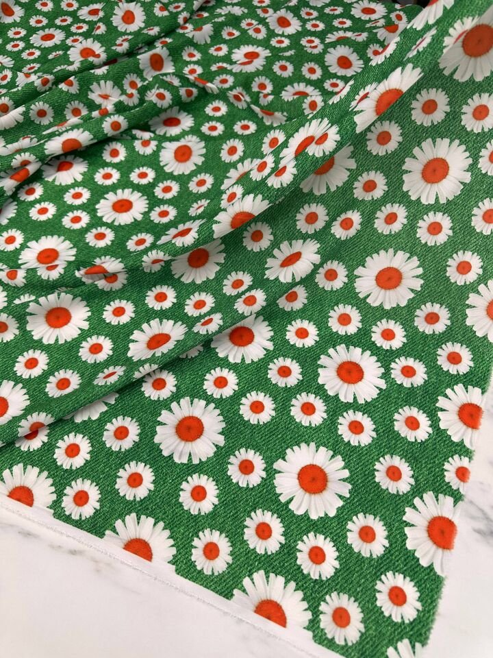 Papatya Desen Elbiselik Gömleklik Krep Kumaş