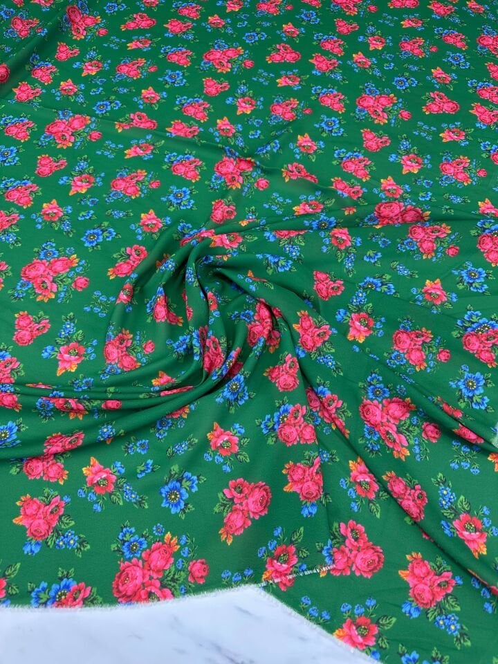 Küçük Gül Desen Elbiselik Gömleklik Krep Kumaş