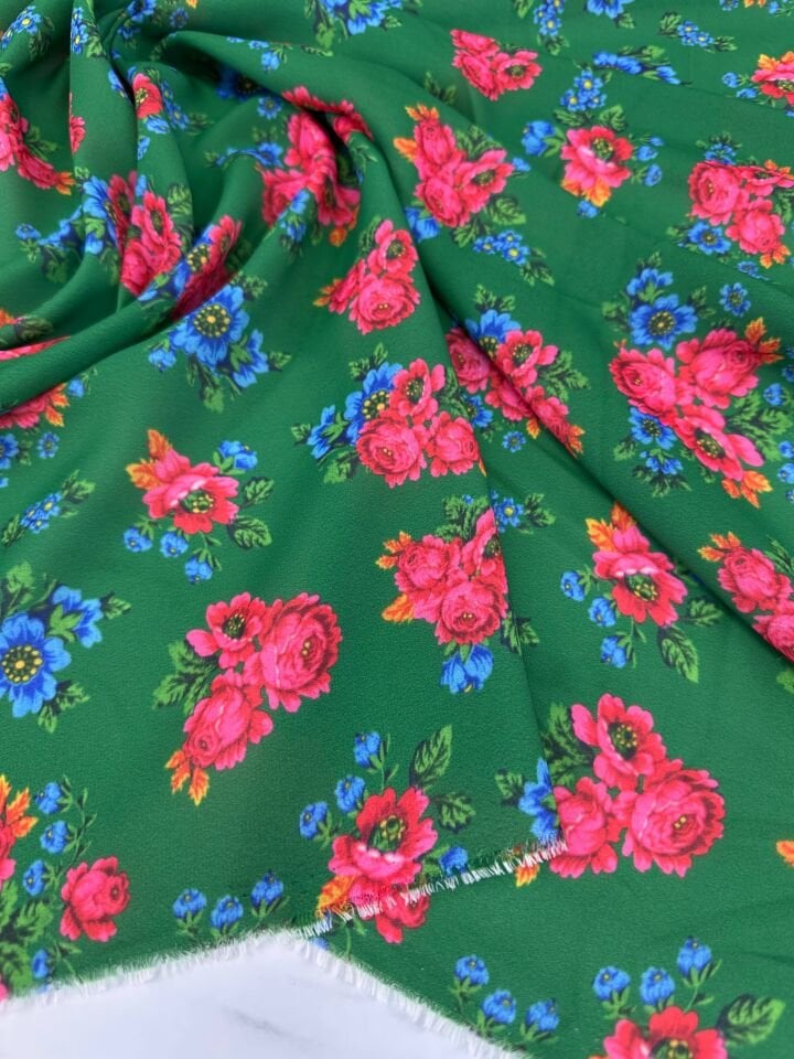 Küçük Gül Desen Elbiselik Gömleklik Krep Kumaş