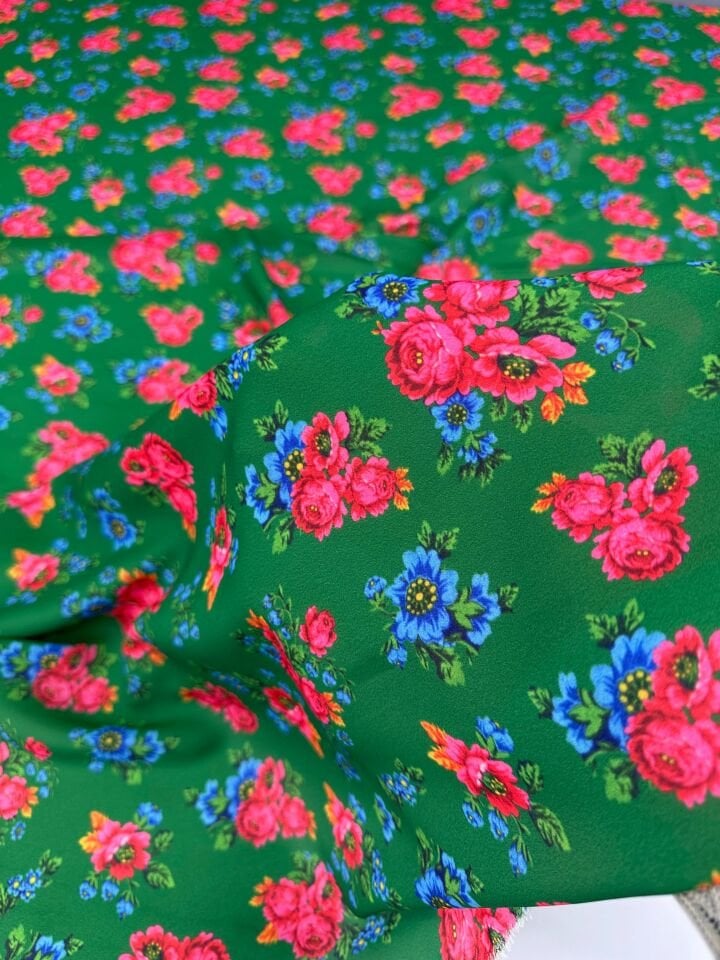 Küçük Gül Desen Elbiselik Gömleklik Krep Kumaş