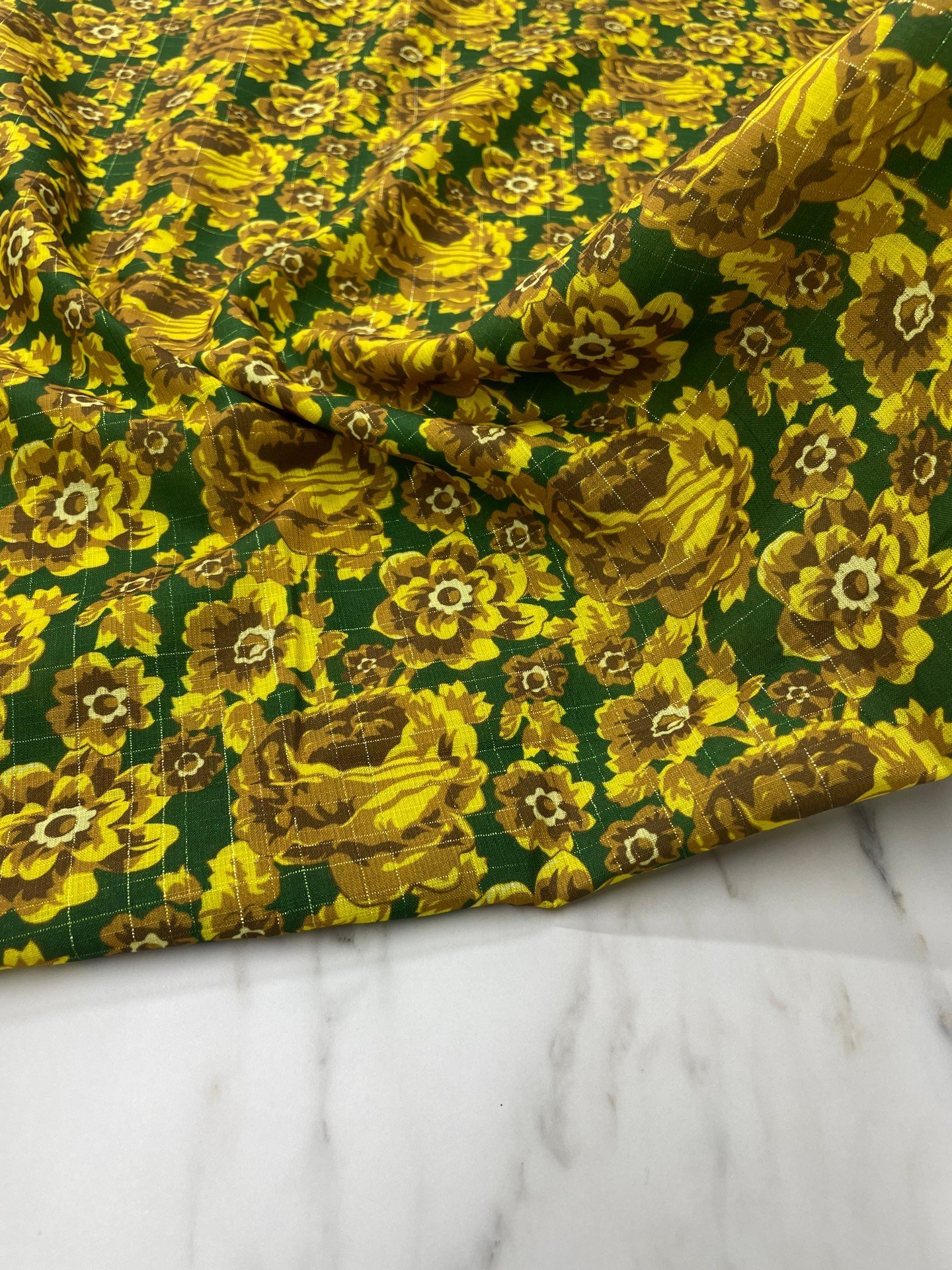 Altın Simli Viva Desen Elbiselik Keten Kumaş