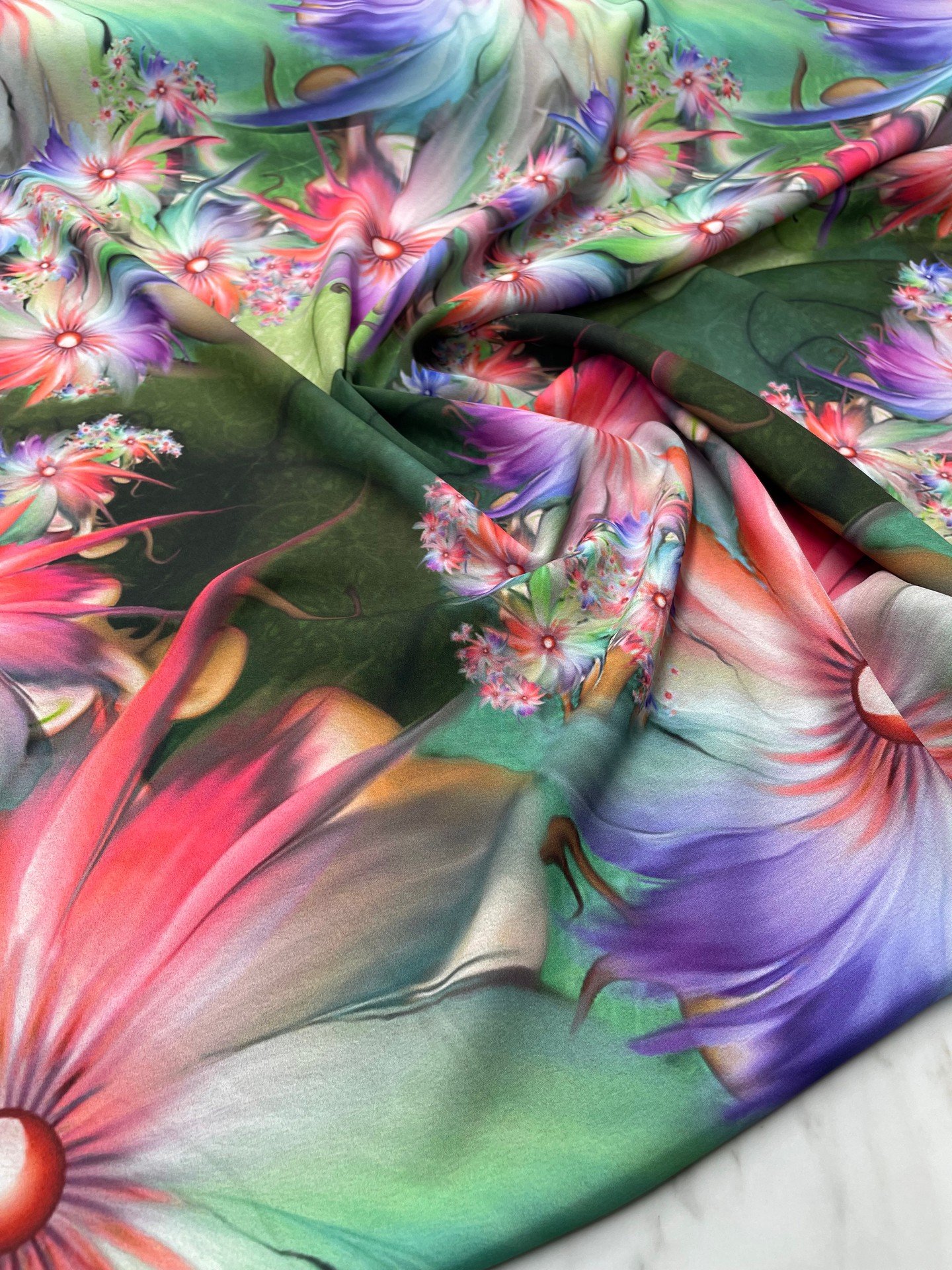 Zambak Desen Elbiselik Gömleklik Krep Kumaş