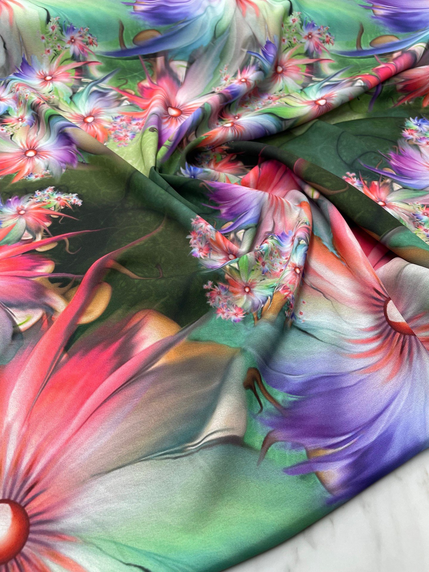 Zambak Desen Elbiselik Gömleklik Krep Kumaş