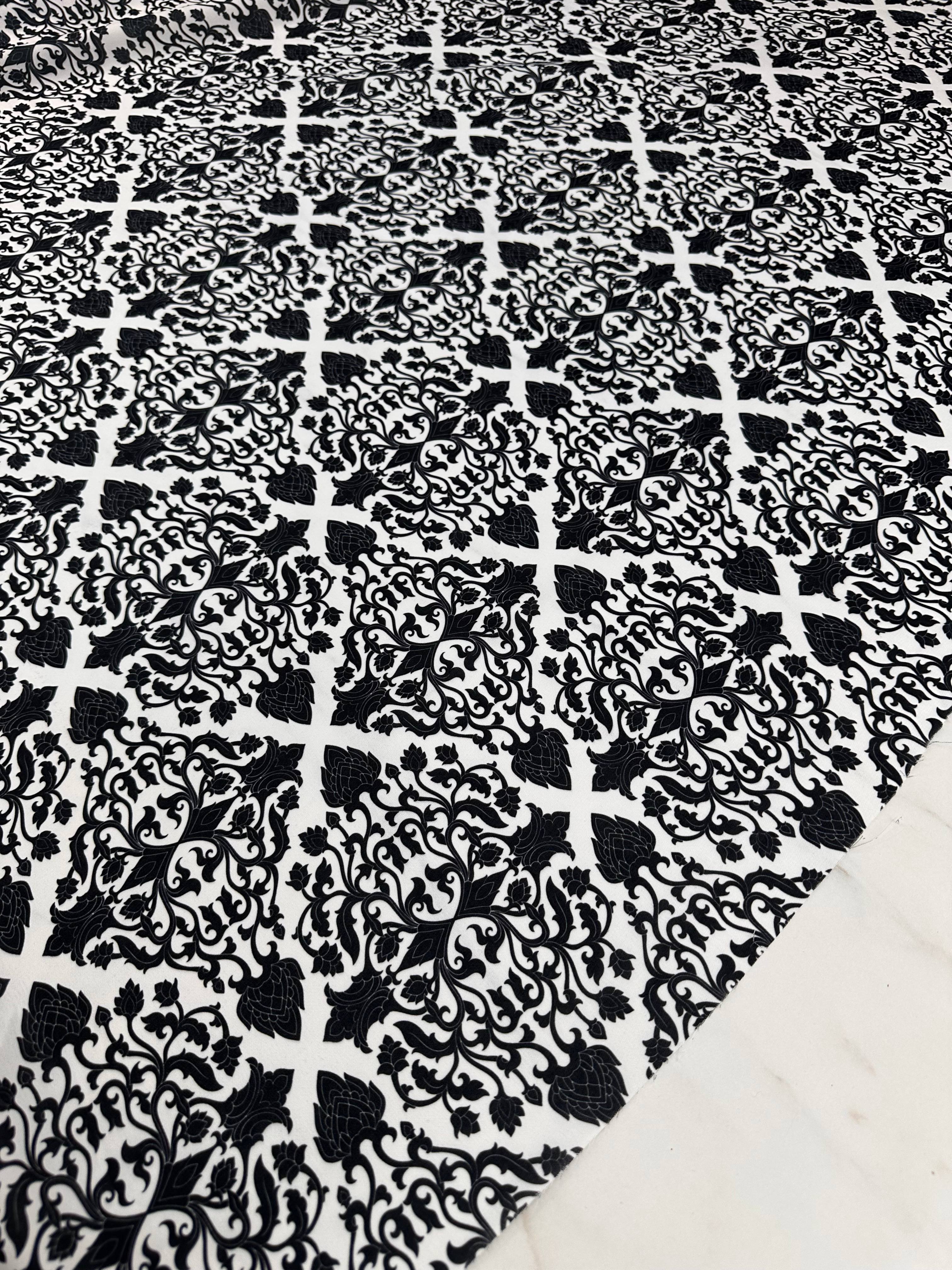 Siyah Nakış Desen Elbiselik Gömleklik Krep Kumaş