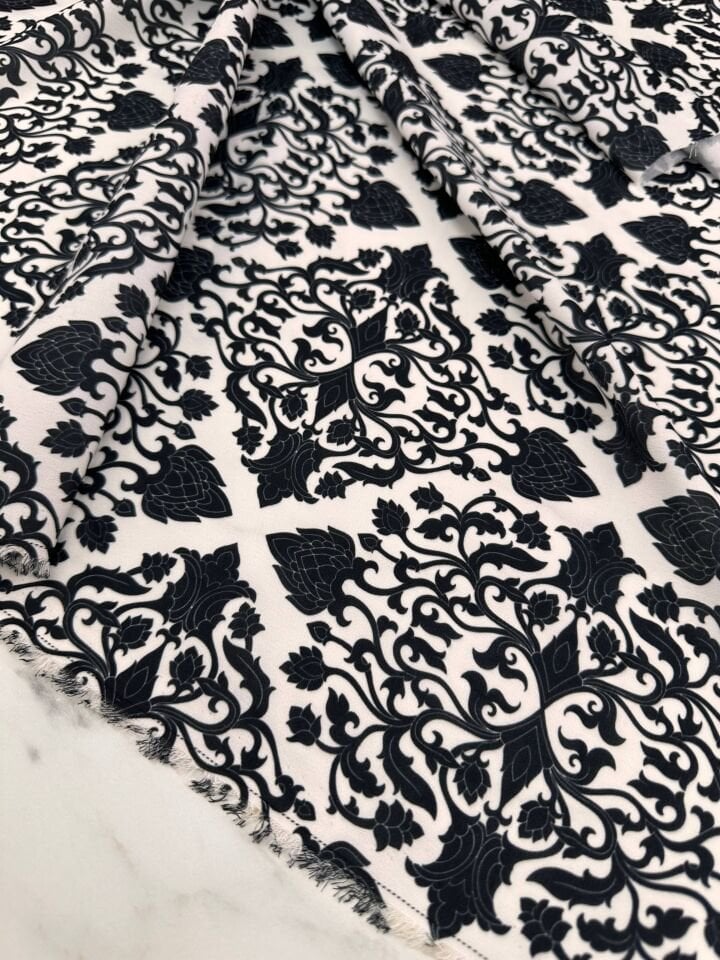 Siyah Nakış Desen Elbiselik Gömleklik Krep Kumaş