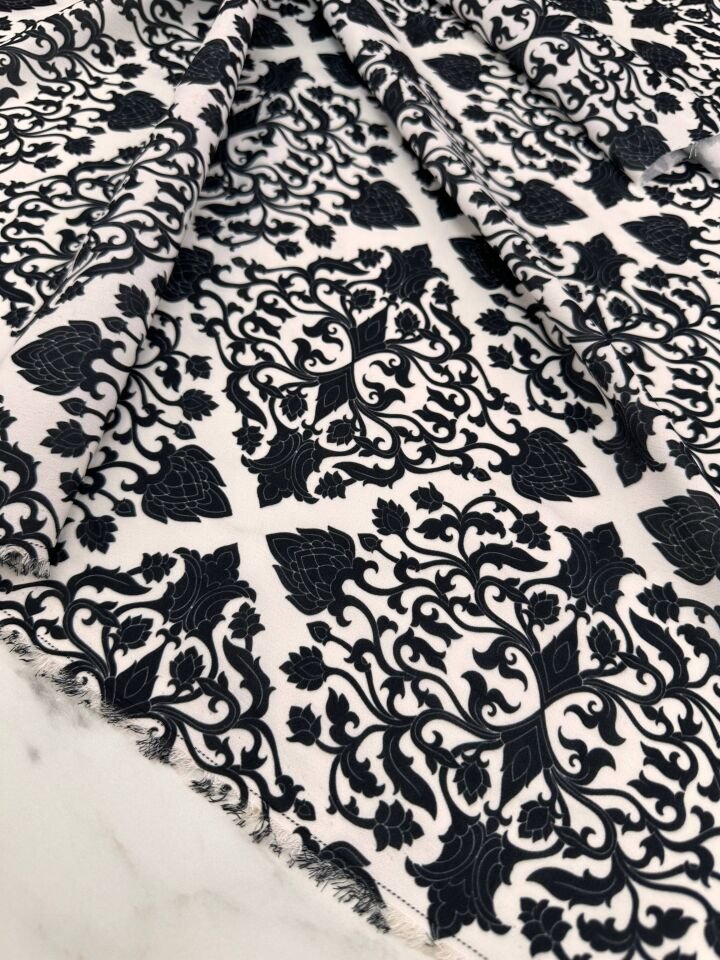 Siyah Nakış Desen Elbiselik Gömleklik Krep Kumaş