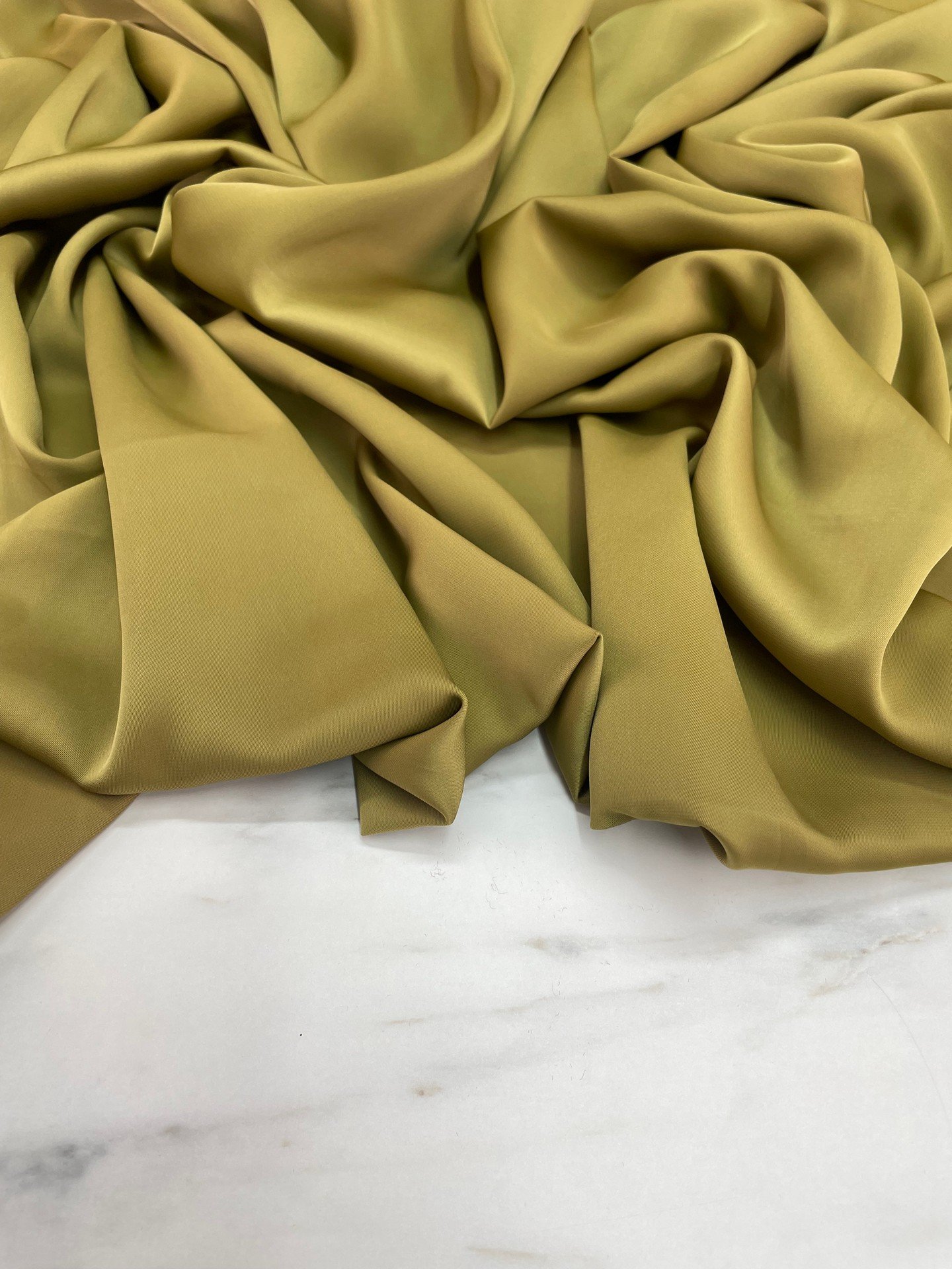 Zeytin Yeşili Düz Elbiselik Likralı Saten Kumaş