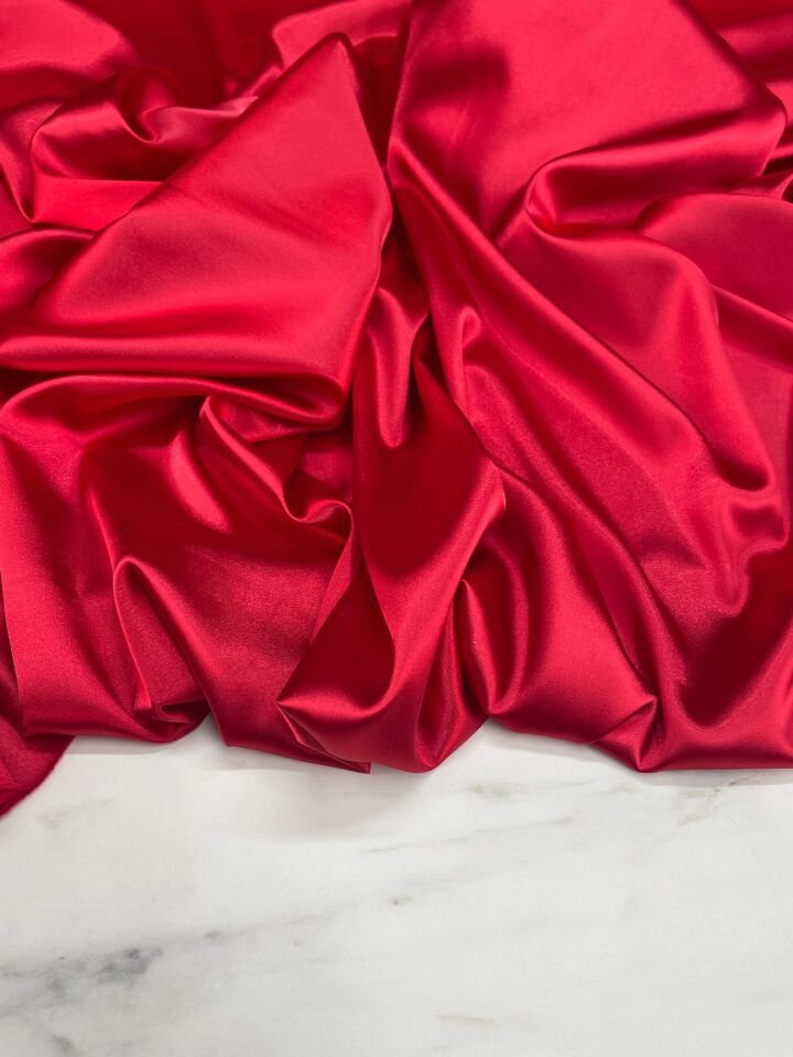 Kırmızı Düz Elbiselik Likralı Saten Kumaş