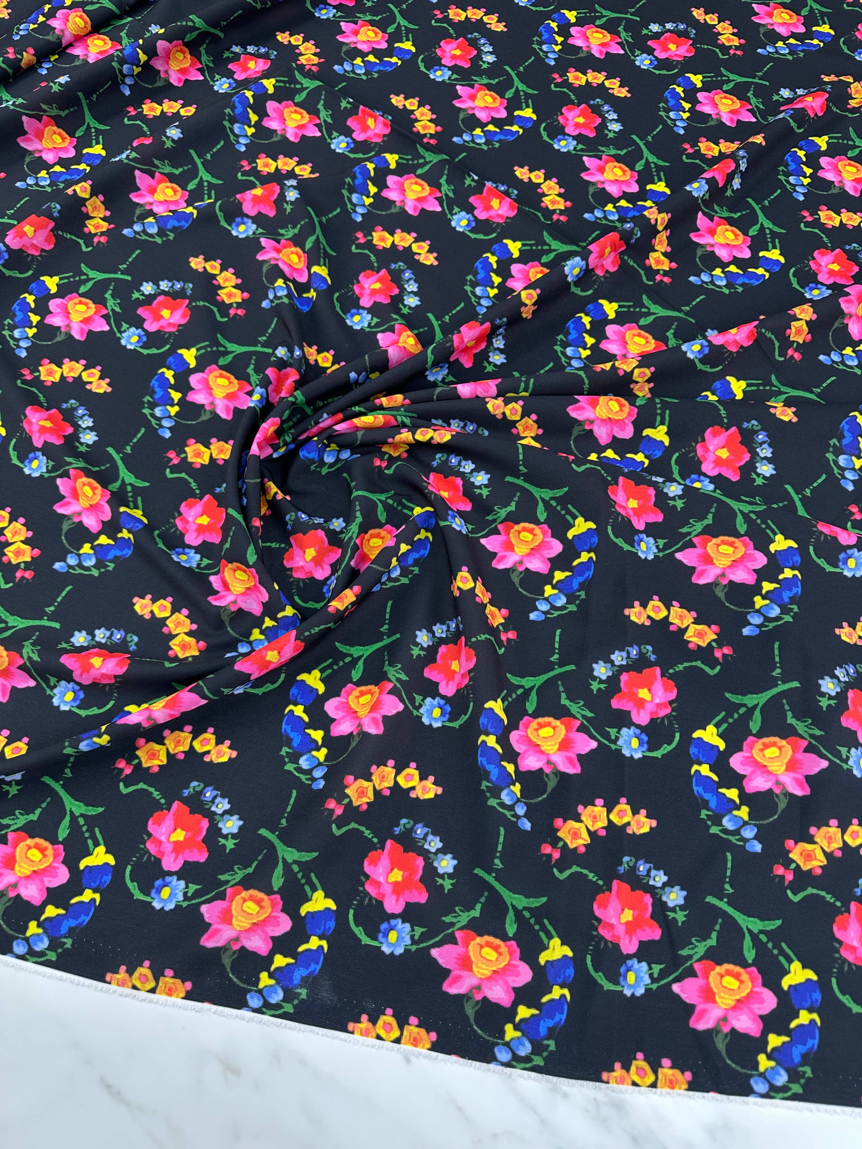 Siyah Türkmen Desen Elbiselik Gömleklik Krep Kumaş