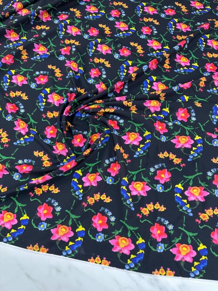 Siyah Türkmen Desen Elbiselik Gömleklik Krep Kumaş