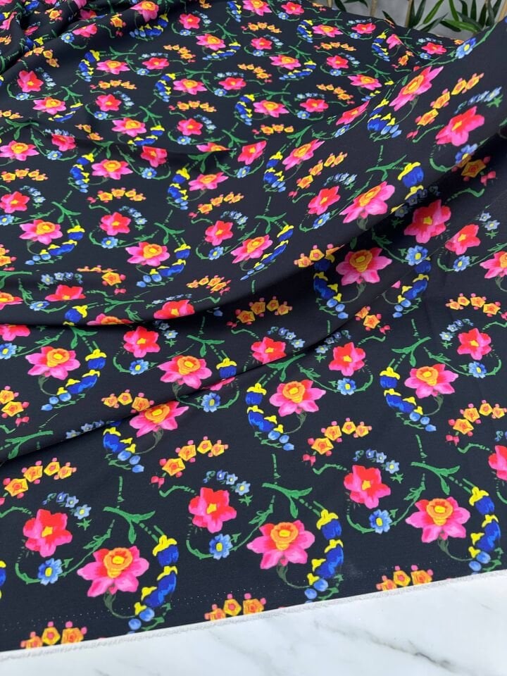 Siyah Türkmen Desen Elbiselik Gömleklik Krep Kumaş