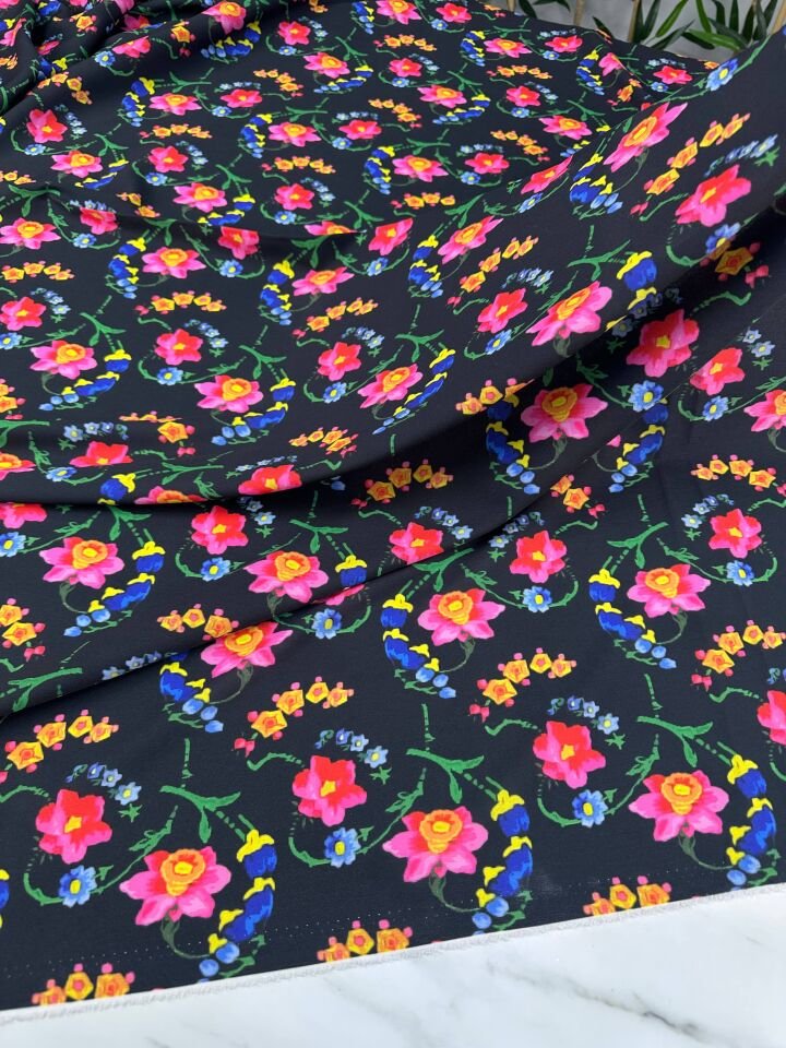 Siyah Türkmen Desen Elbiselik Gömleklik Krep Kumaş