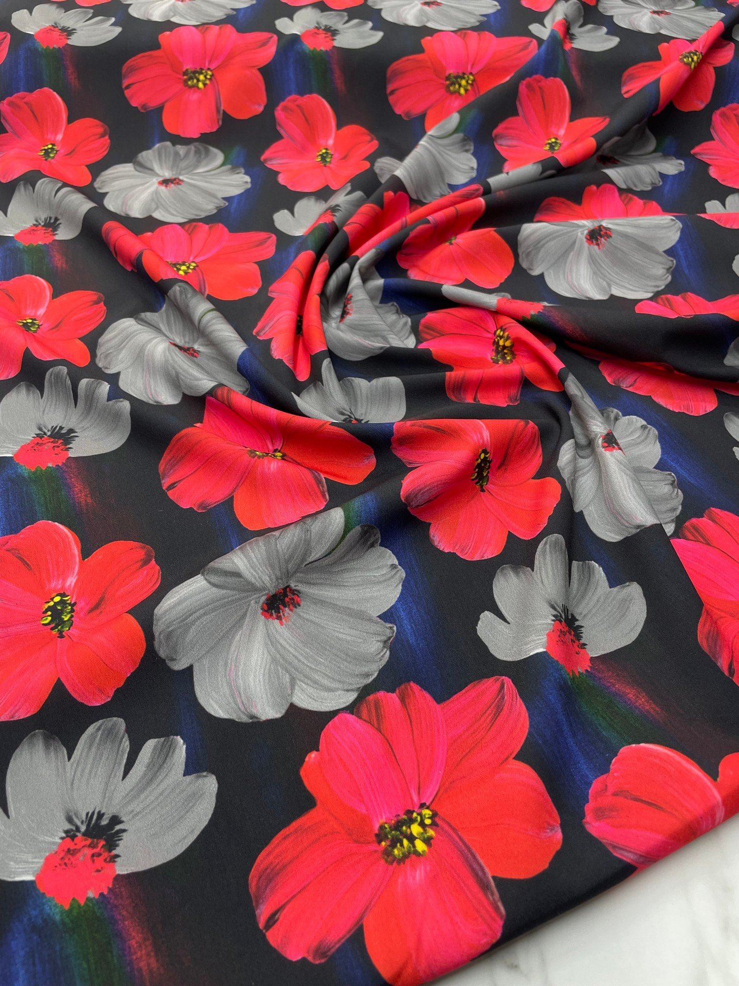 Kırmızı Geranium Desen Elbiselik Gömleklik Krep Kumaş