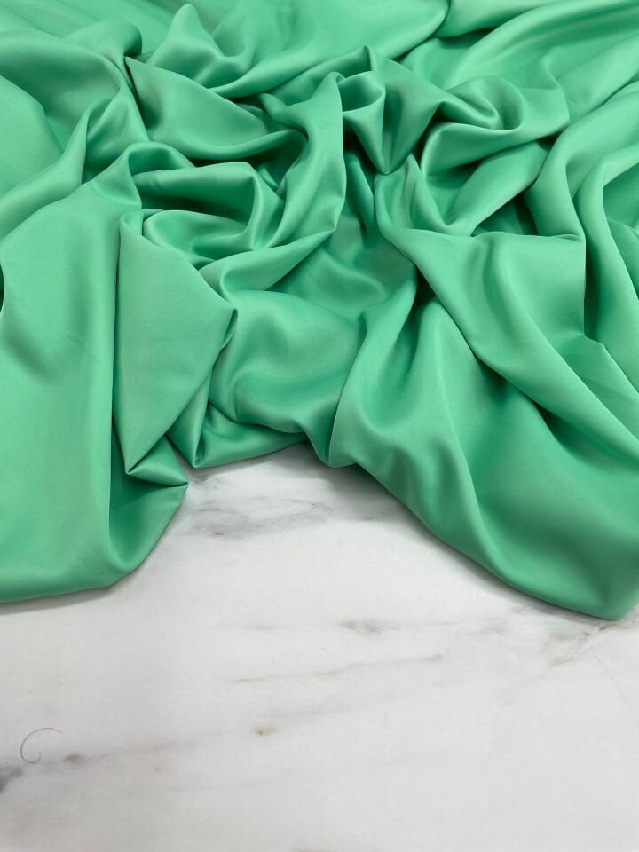 Nane Yeşili Düz Elbiselik İpek Saten Kumaş