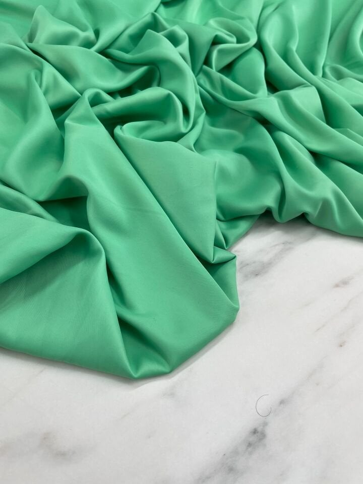 Nane Yeşili Düz Elbiselik İpek Saten Kumaş