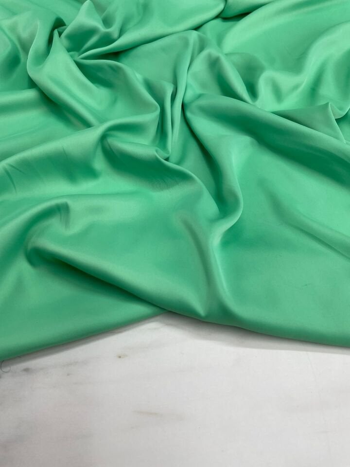 Nane Yeşili Düz Elbiselik İpek Saten Kumaş