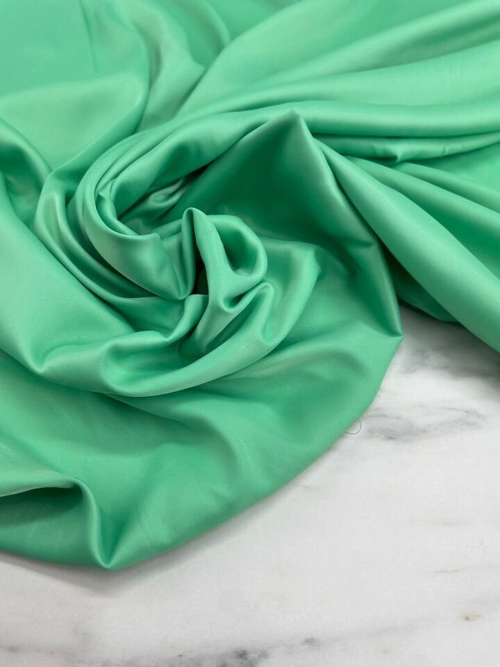 Nane Yeşili Düz Elbiselik İpek Saten Kumaş