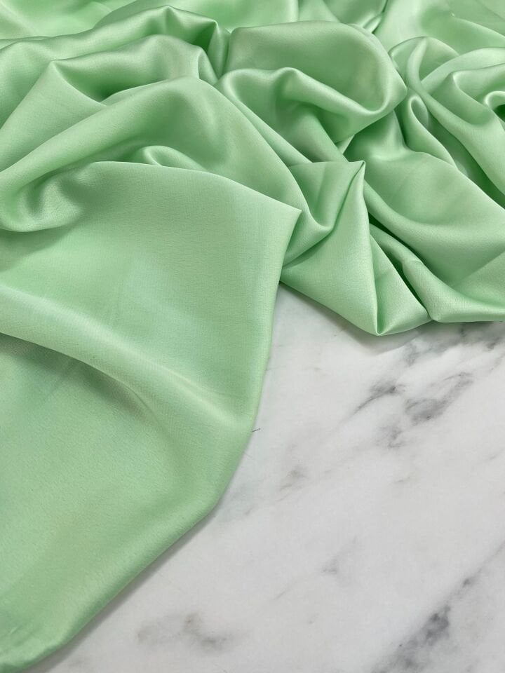 Mint Yeşili Düz Elbiselik İpek Saten Kumaş