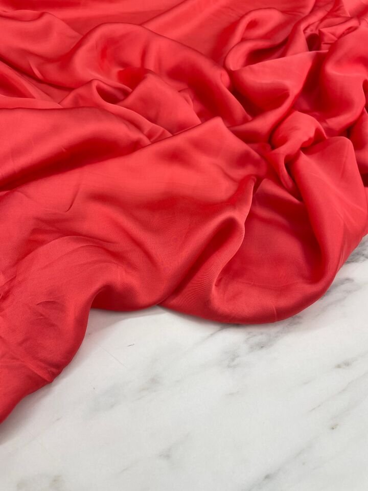 Kırmızı Düz Elbiselik İpek Saten Kumaş