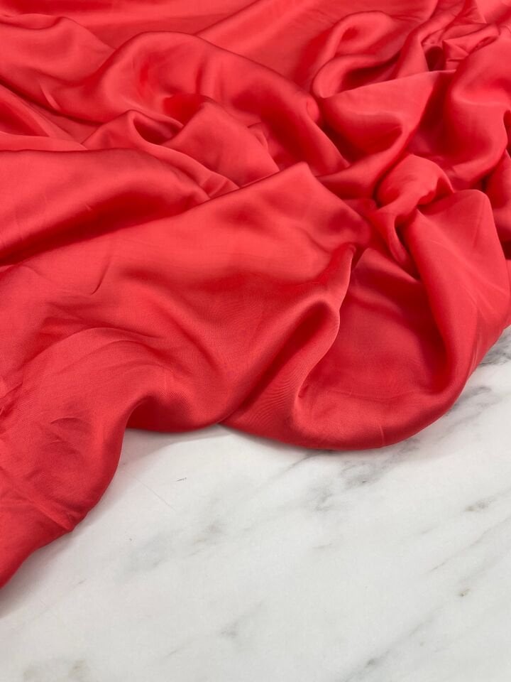 Kırmızı Düz Elbiselik İpek Saten Kumaş
