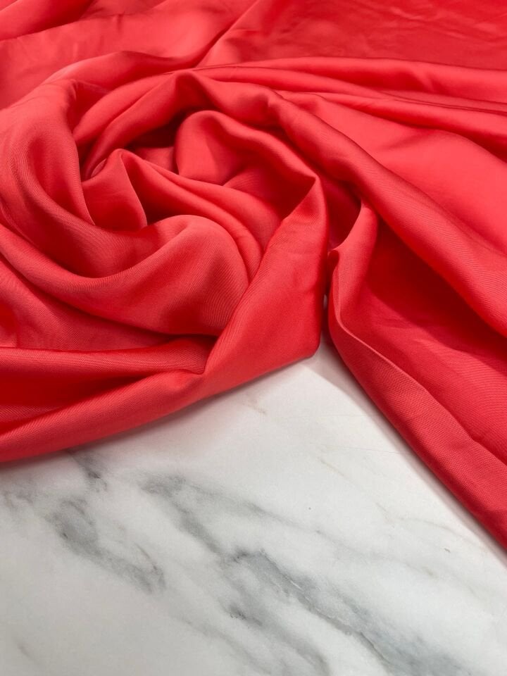 Kırmızı Düz Elbiselik İpek Saten Kumaş