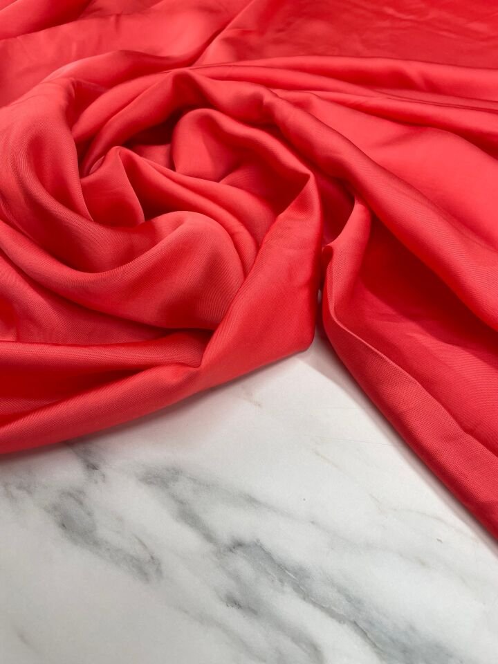 Kırmızı Düz Elbiselik İpek Saten Kumaş
