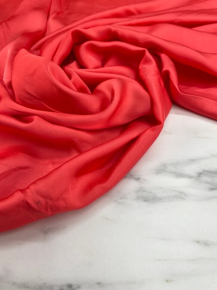 Kırmızı Düz Elbiselik İpek Saten Kumaş